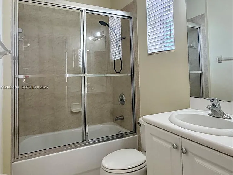 2885 SE 1st Dr #1 — Photo 6