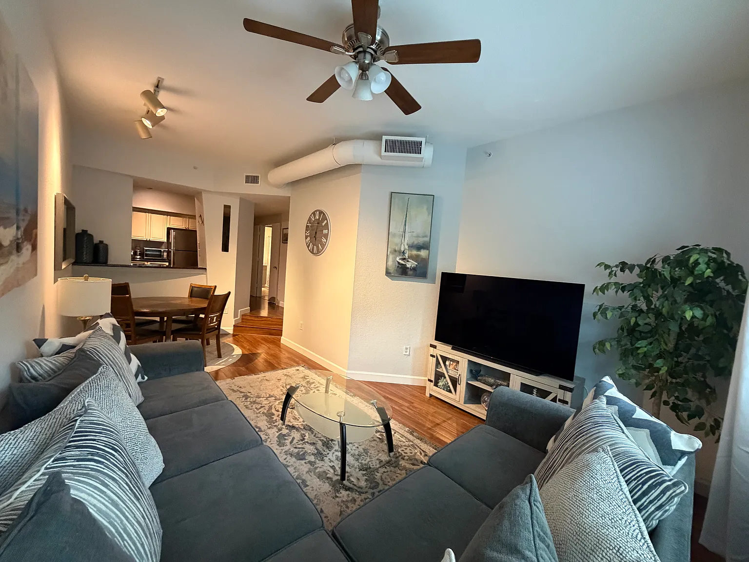 2411 W Horatio St — Photo 2