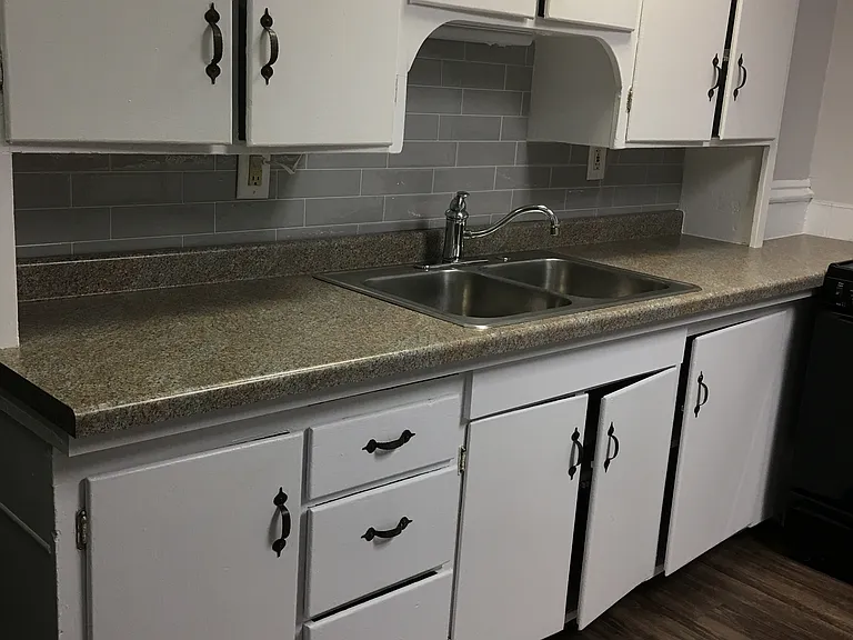209 E 4th St #2 — Photo 13