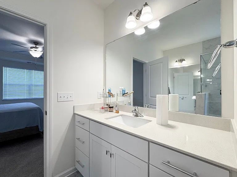 612 Columbus Cir — Photo 15