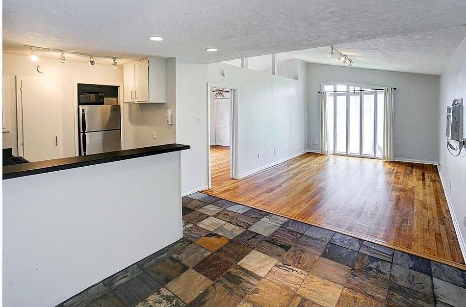 1st image of 1746 1/2 Banks St #B