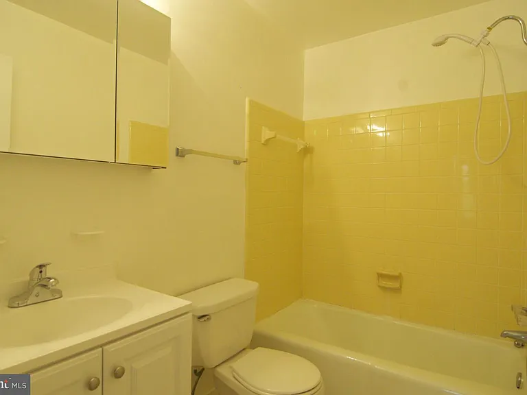 4 Chantilly Ct — Photo 9