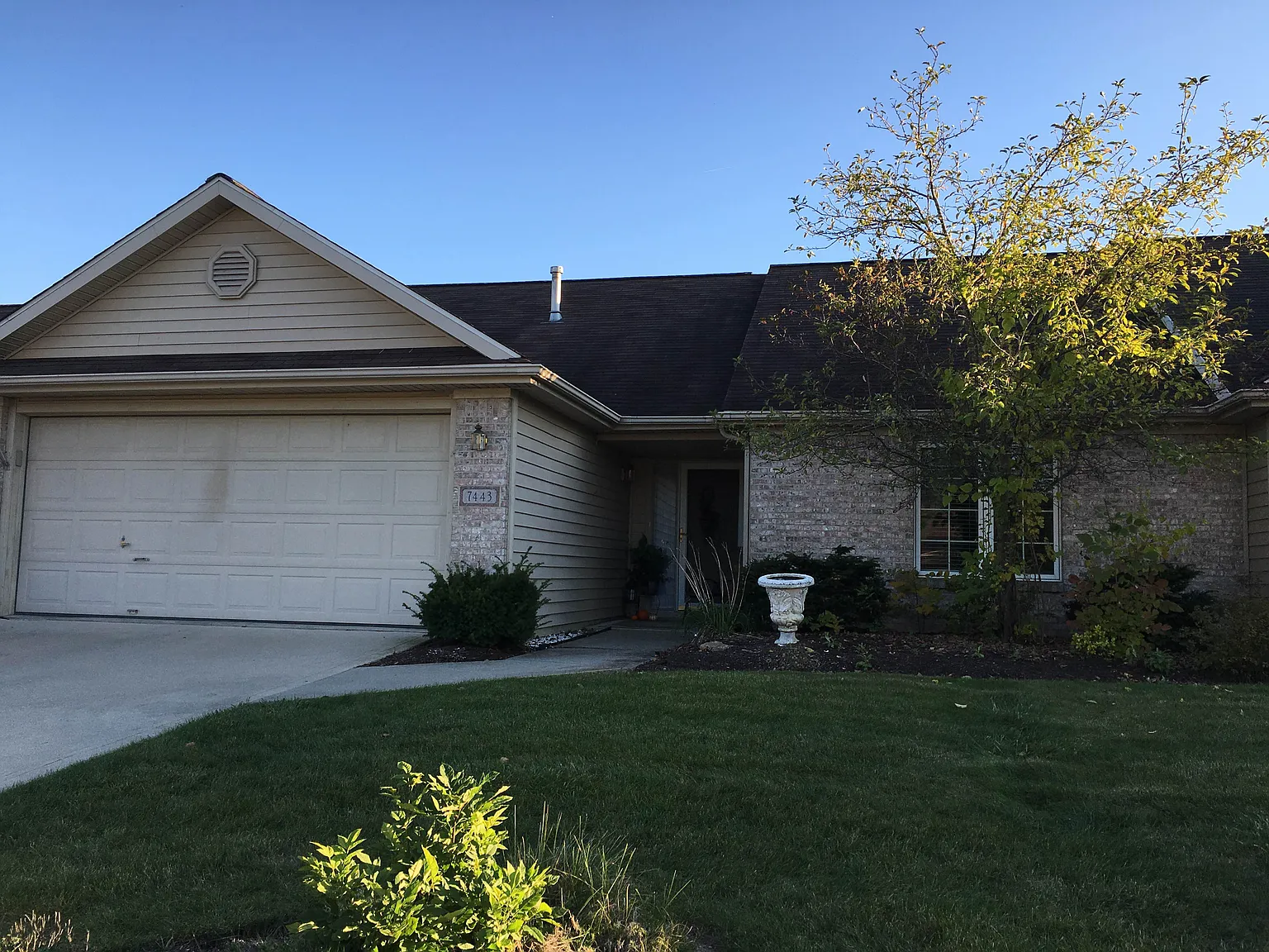 7443 Glen Gelder Cir photo 1