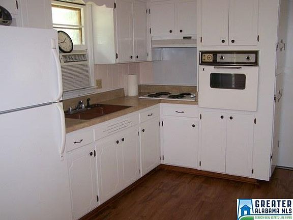 4th image of 1020 Hillcrest Dr