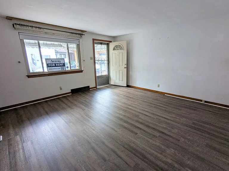 258 Edmond St — Photo 8