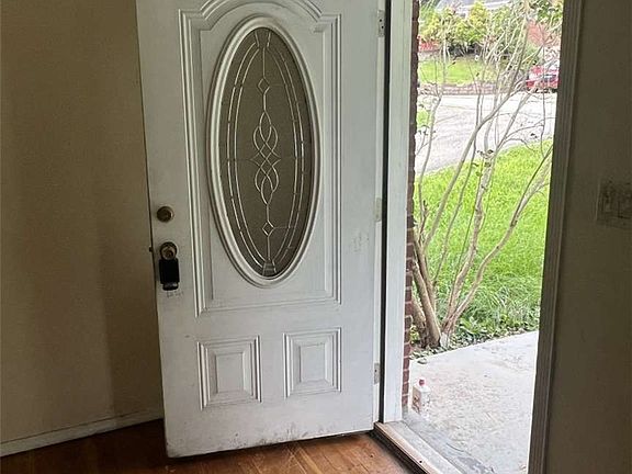 5th image of 109 Webster Dr