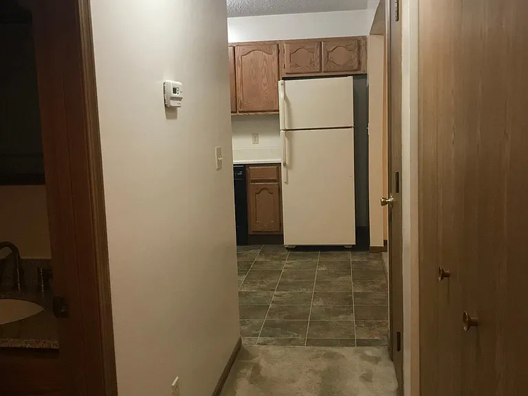 L-1208 W Jefferson St #L — Photo 17