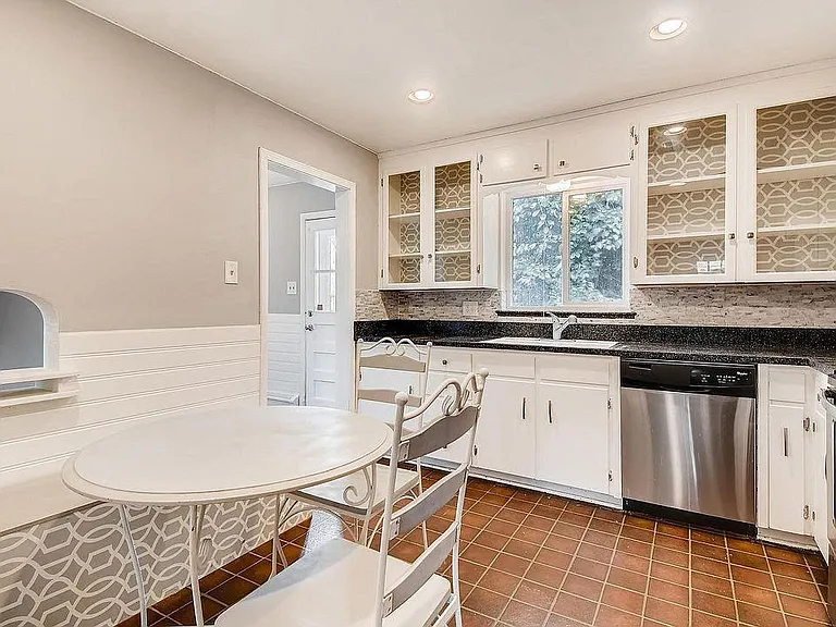 Kitchen and breakfast nook