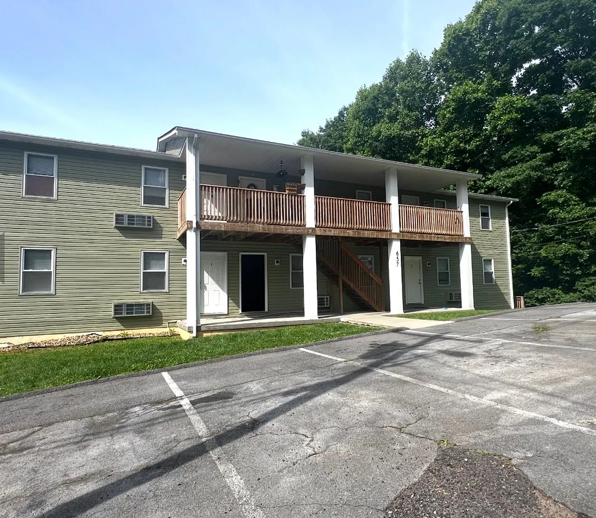 Building Photo - 657 Jena Beth Dr