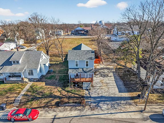 3rd image of 208 S Owen St