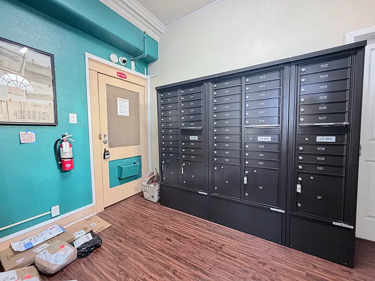 325 W 3rd St #208 — Photo 12