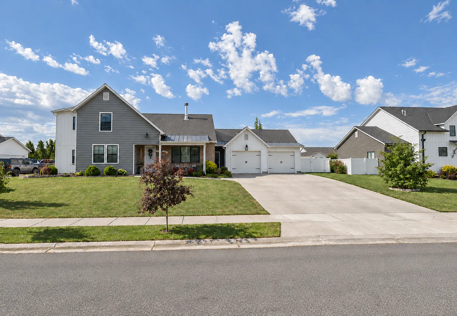 4 bed, 2.5 bath, 3959 sqft, $2,500 — Photo 1
