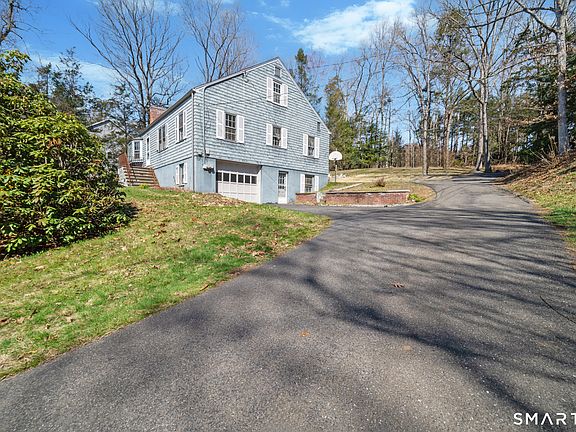 3rd image of 440 Roxbury Road