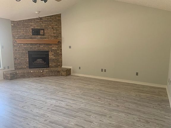 2nd image of 113-115 N Club Dr