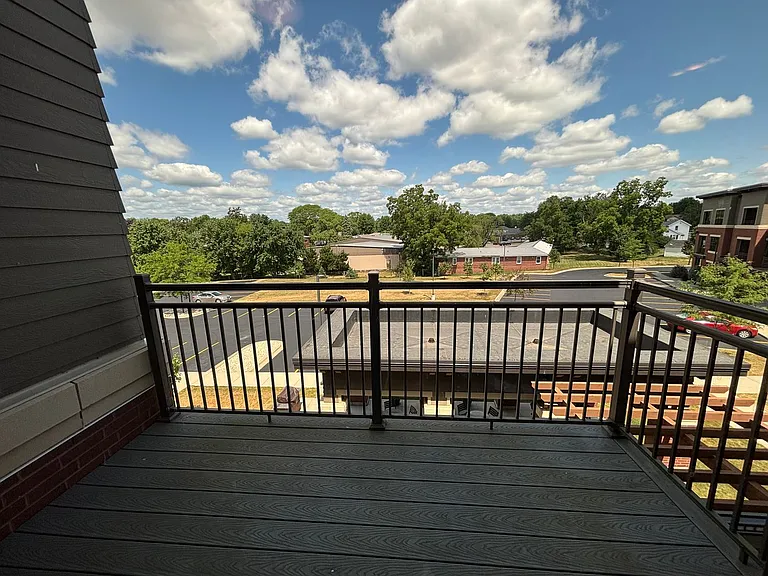 Lincoln Street Apartments — Photo 48