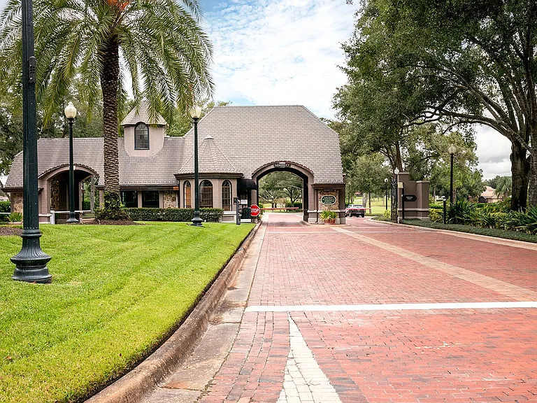 1585 Cherry Ridge Dr — Photo 35