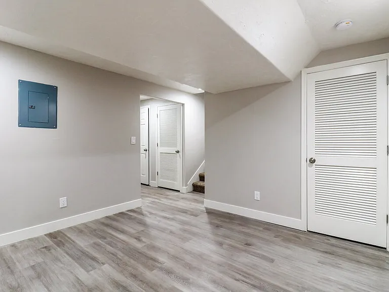 399 W 2325 N — Photo 17