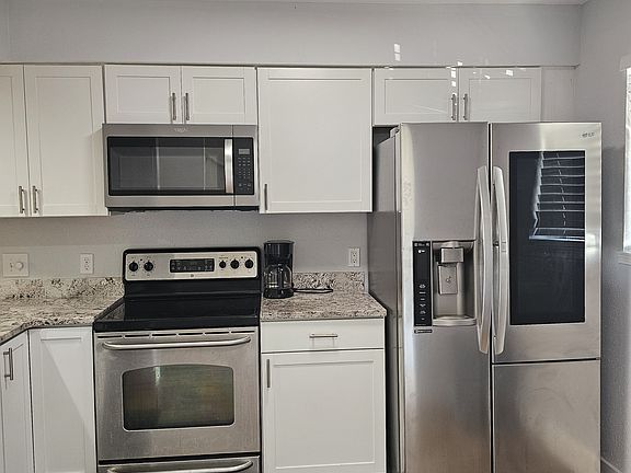 4th image of 8019 Beach Dr