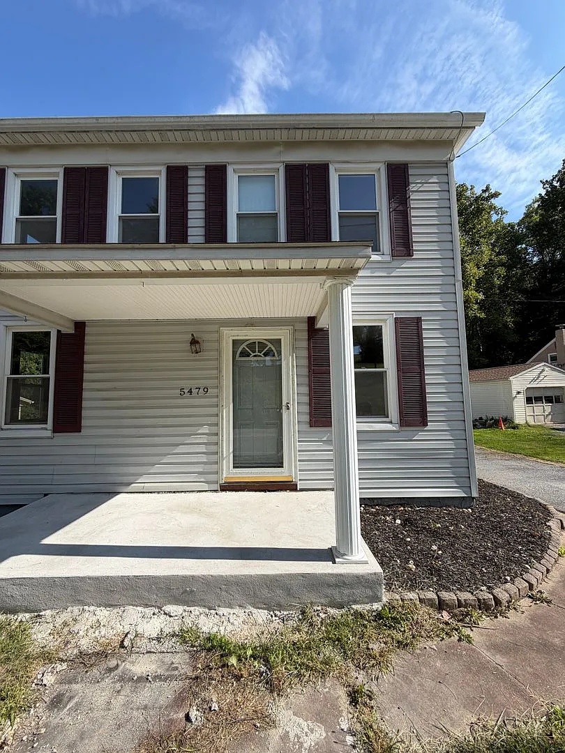 3 Bedroom Home in Spring Grove Schools! — Photo 1