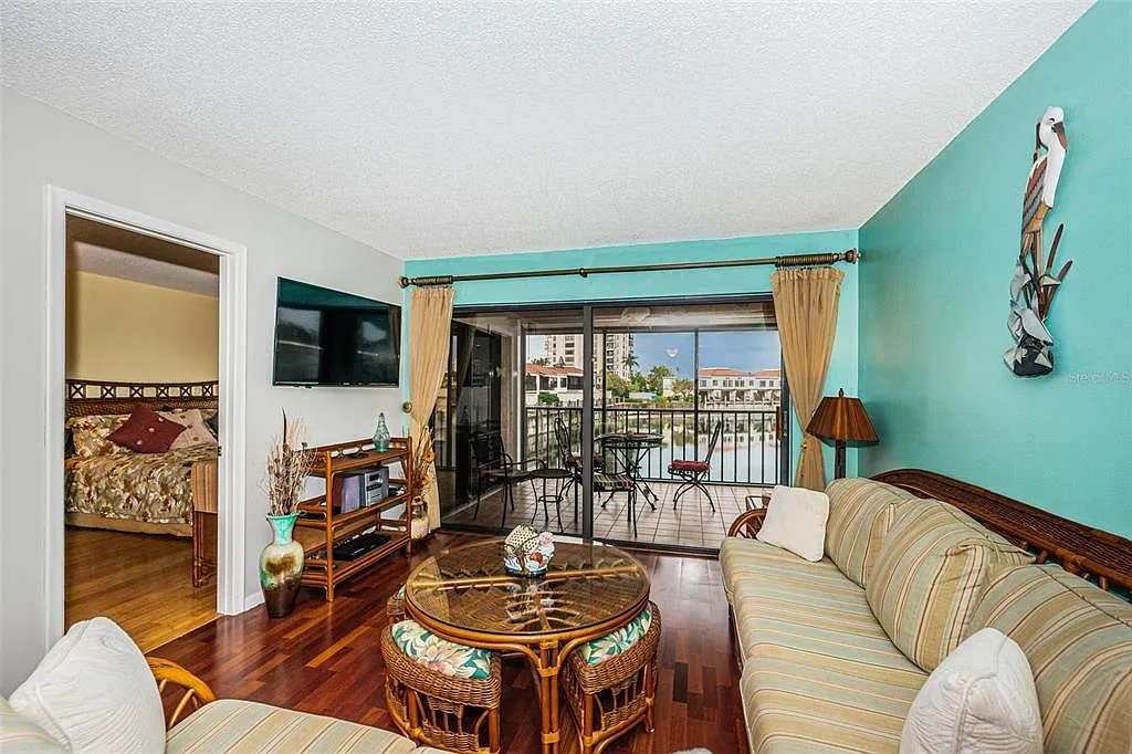 2 bed, 2.0 bath, 890 sqft, $2,100 — Photo 4