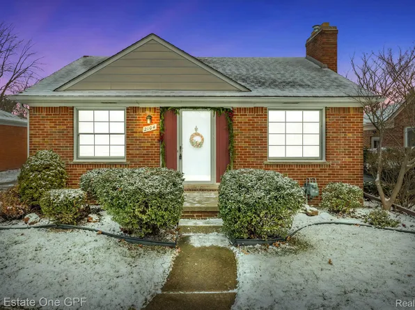 2104 Stanhope St, Grosse Pointe Woods, MI 48236