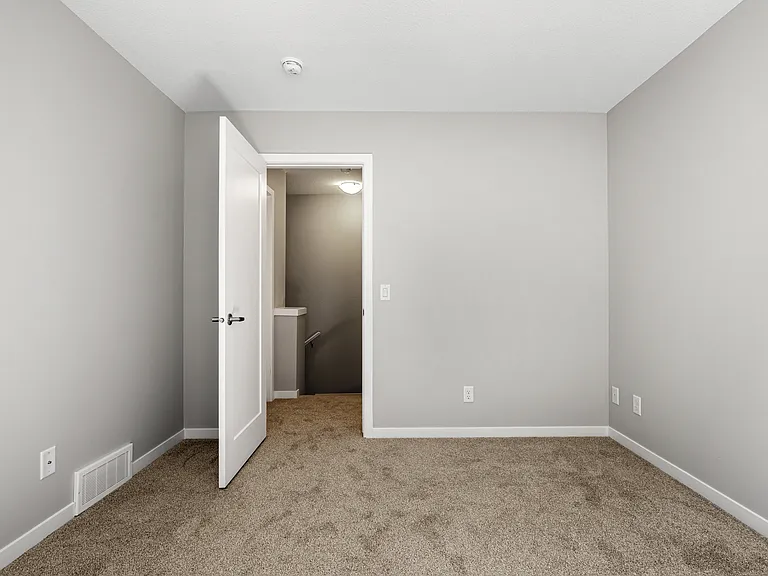 320 Heartland Cres — Photo 33
