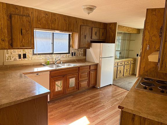 3rd image of 4821 N Island Dr E