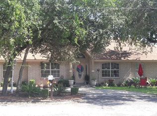 325 W Cargile St, Uvalde, TX 78801