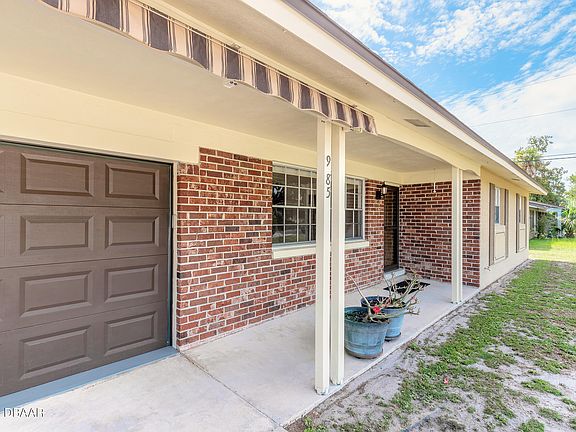 4th image of 985 Parkwood Dr