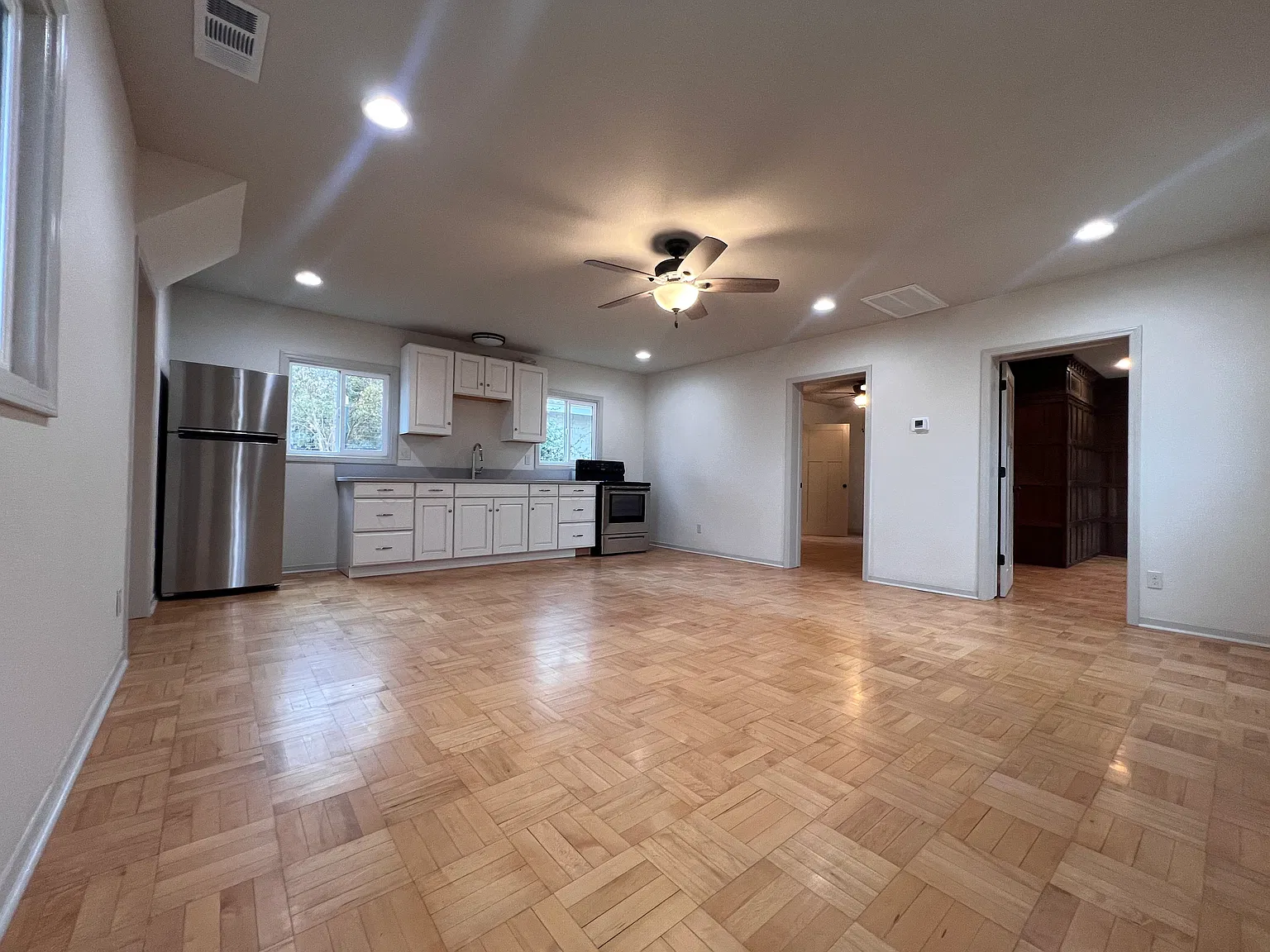 2 bed, 1.5 bath, 904 sqft, $1,925 — Photo 3