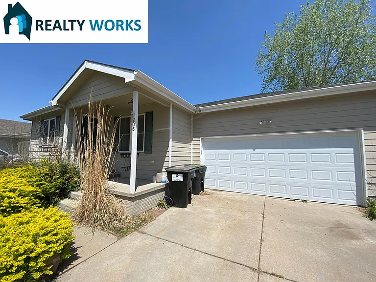 206 Irving St — Photo 1