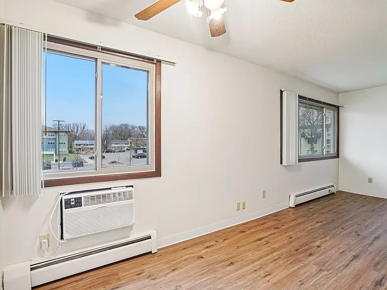 Eastside 1276 — Photo 34