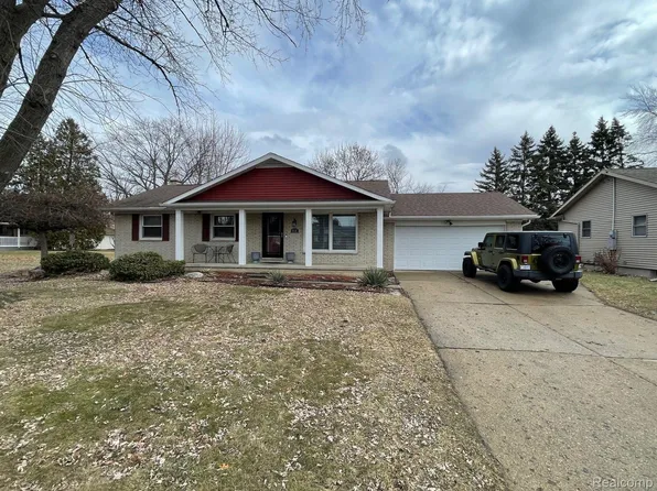 1436 Peachwood Dr, Flint, MI 48507