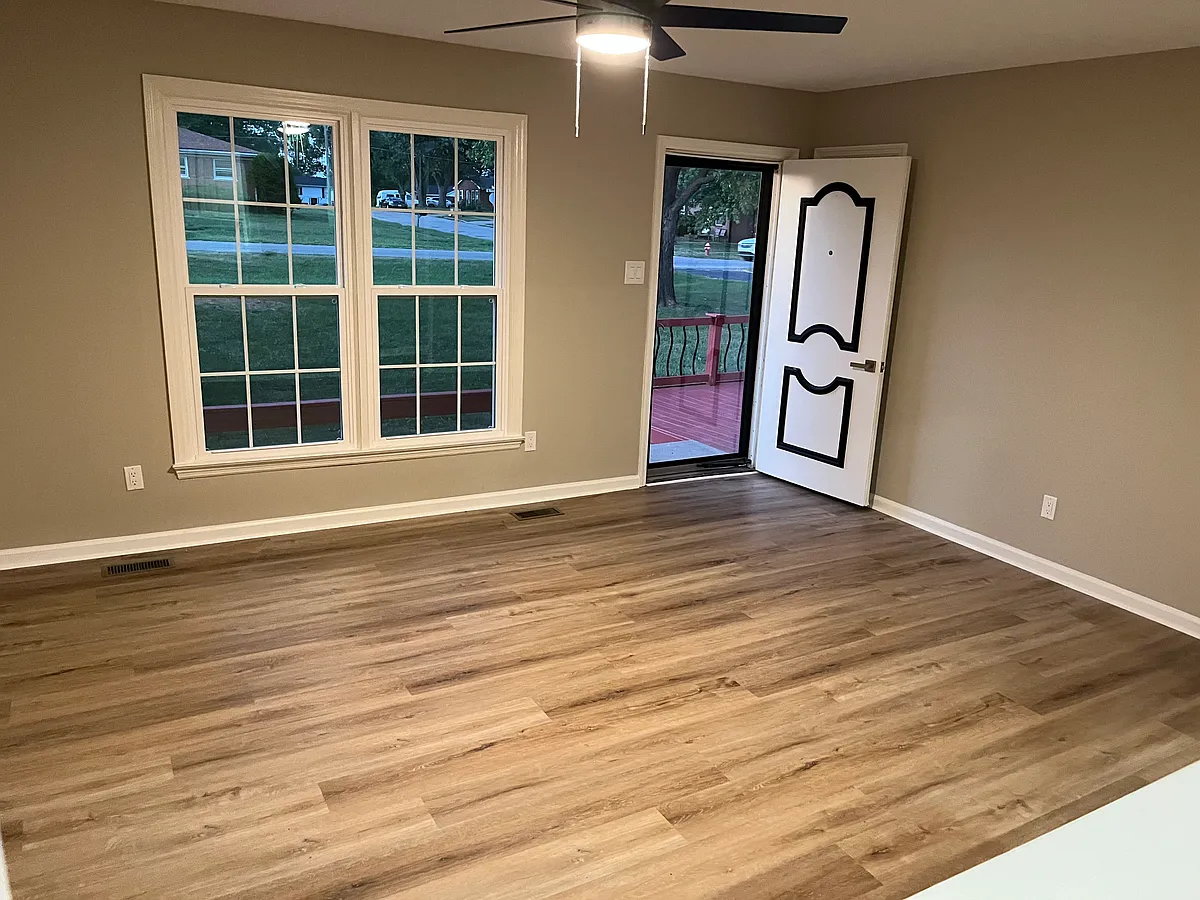 Building Photo - 222 E Showalter Dr