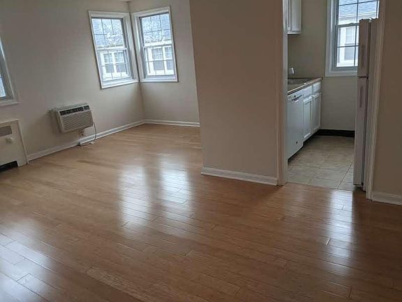 5th image of 4318 N Pershing Dr APT 2