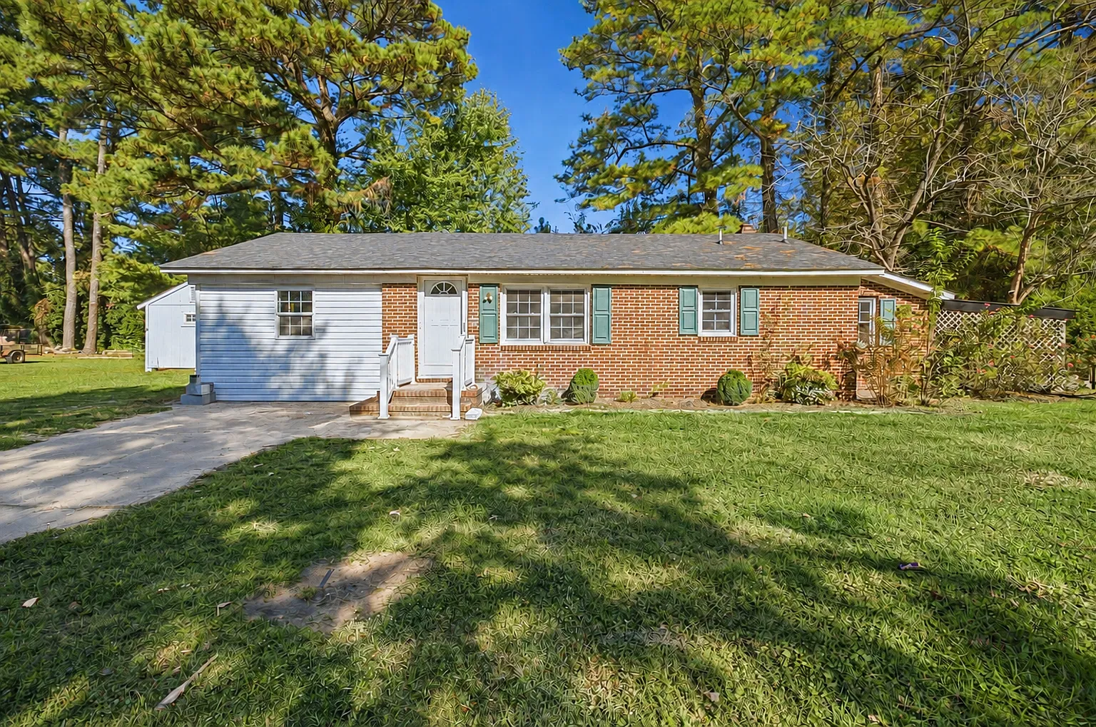 3 bed, $2,050 — Photo 1