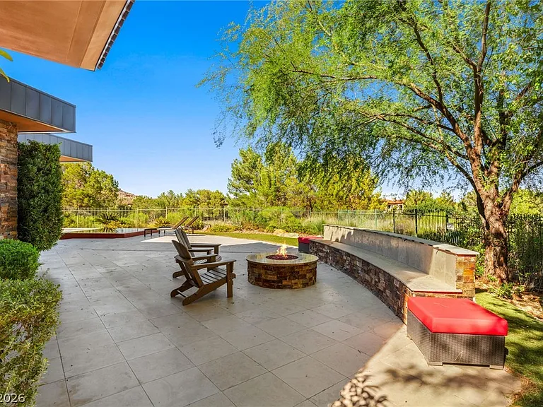 2 Castle Oaks Ct — Photo 48
