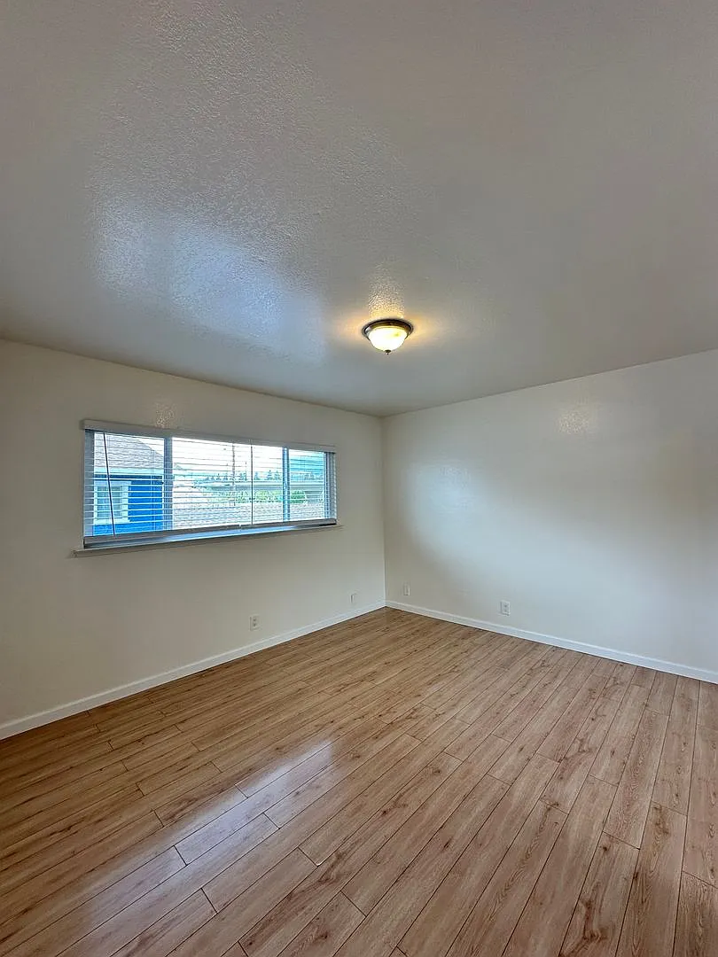 590 Stoney Ct — Photo 4