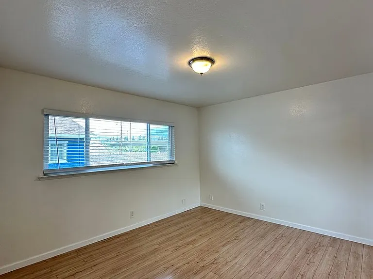 590 Stoney Ct — Photo 4