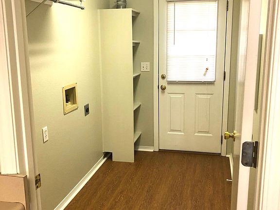 3rd image of 504 Camellia Dr #B