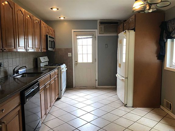 2nd image of 224 Dovecote Ln