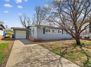 8300 Woodhurst Dr, Saint Louis, MO 63134