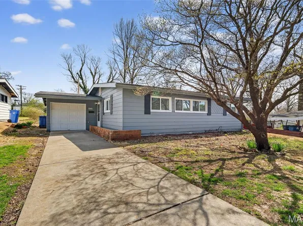 8300 Woodhurst Dr, Saint Louis, MO 63134