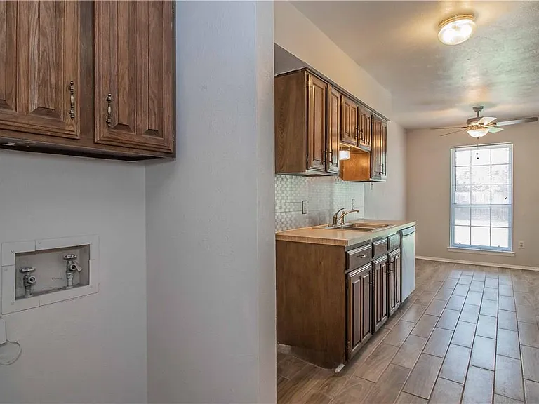 711 Edgemont Pl — Photo 6