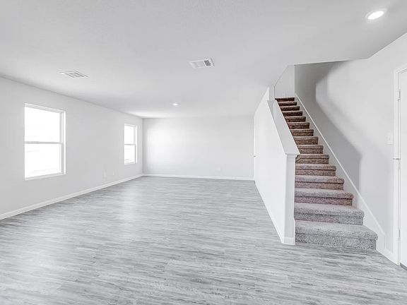 5th image of 844 Bluffview Dr