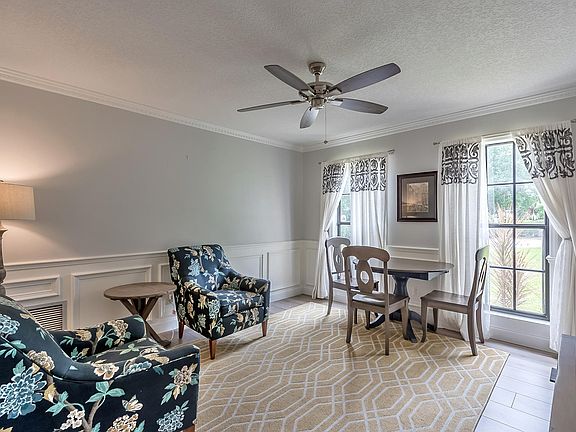 4th image of 7 Fernwood Trl