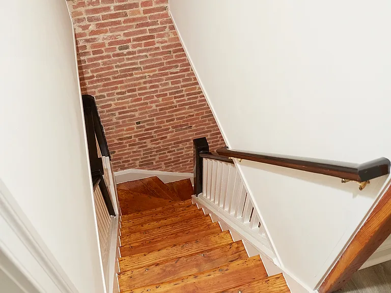 1141 W Hamburg St — Photo 24