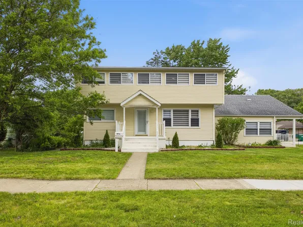 32120 Bock St, Garden City, MI 48135