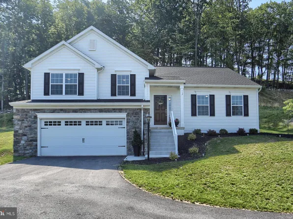 112 Stone Arch Dr, Marysville, PA 17053