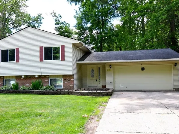 5454 Barton Rd, North Olmsted, OH 44070